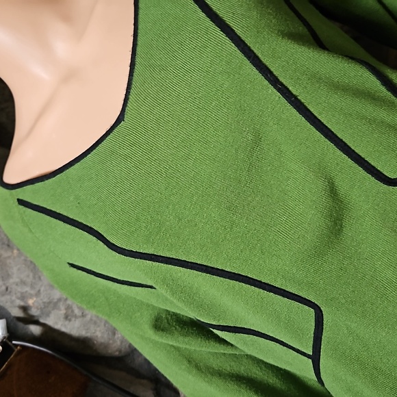 Cable & Gauge Green Sweater - Picture 2 of 5